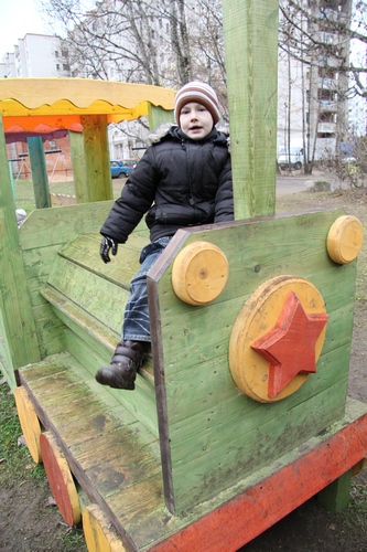 http://www.pskovgorod.ru/pics/second_admin/мальчик%20и%20паровоз.jpg