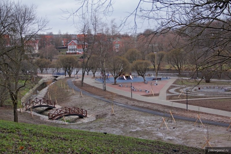 Парк куопио псков. Финский парк Псков. Река Пскова финский парк. Рижский парк Псков.